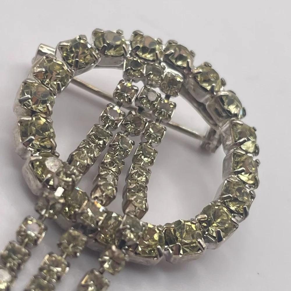 Vintage Mid Century Pale Yellow Rhinestone Circle Trembler Dangle Brooch Pin